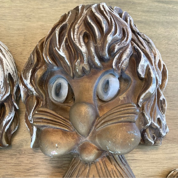 Vintage lion hanging wall decor set - Picture 3 of 5